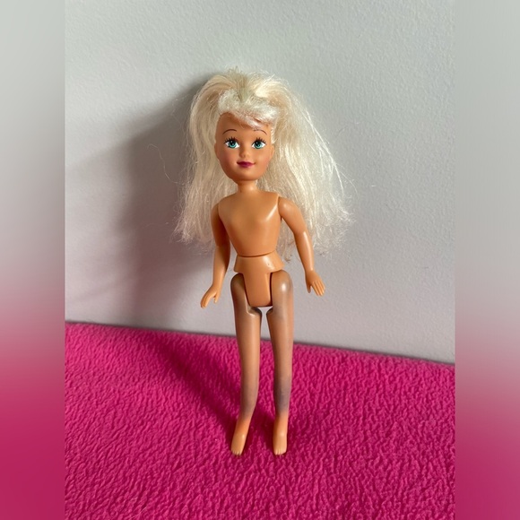 Vintage Kid Kore Doll in Original Outfit (1992) 7.5” - Picture 6 of 6